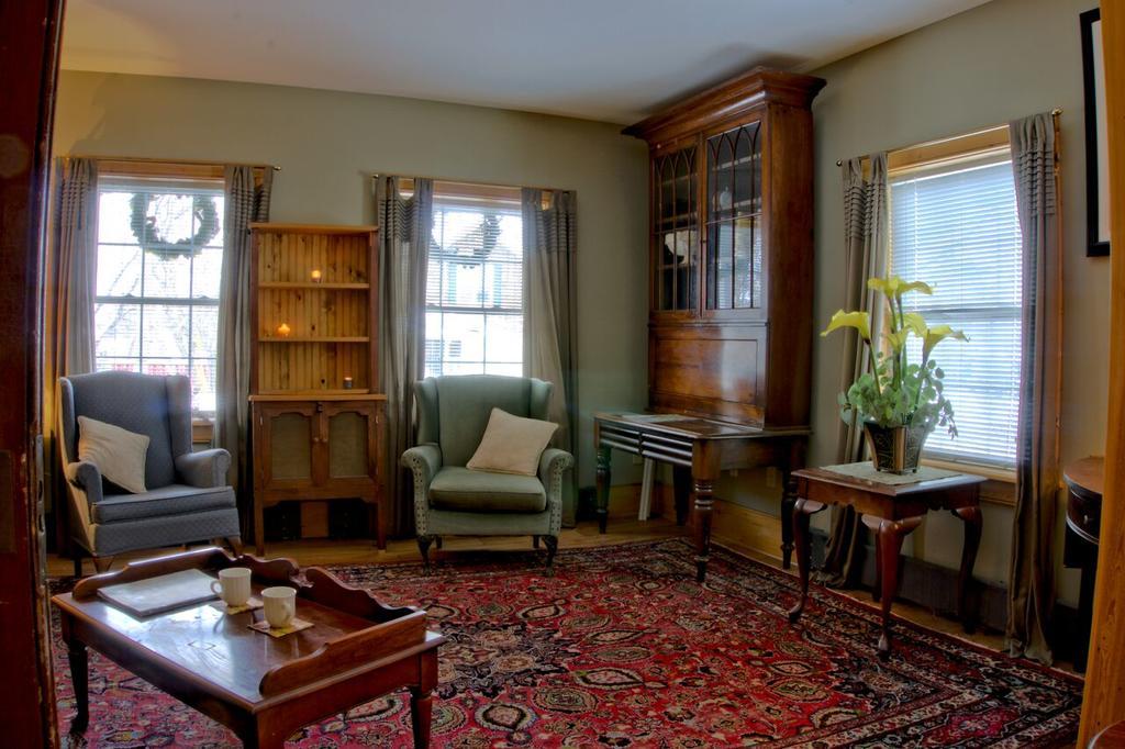 Emilyville Inn Campbellford Extérieur photo